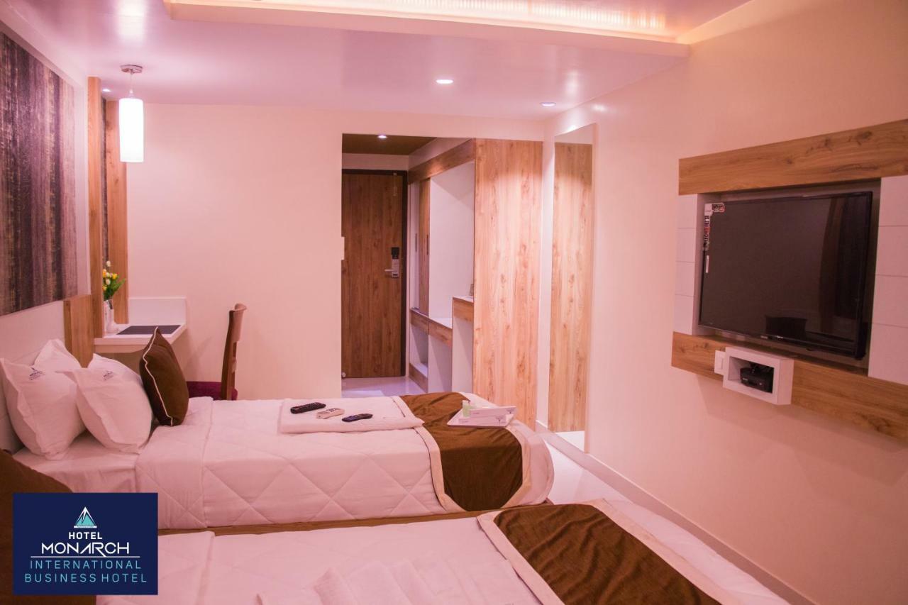 Hotel Monarch International Bangalore Extérieur photo